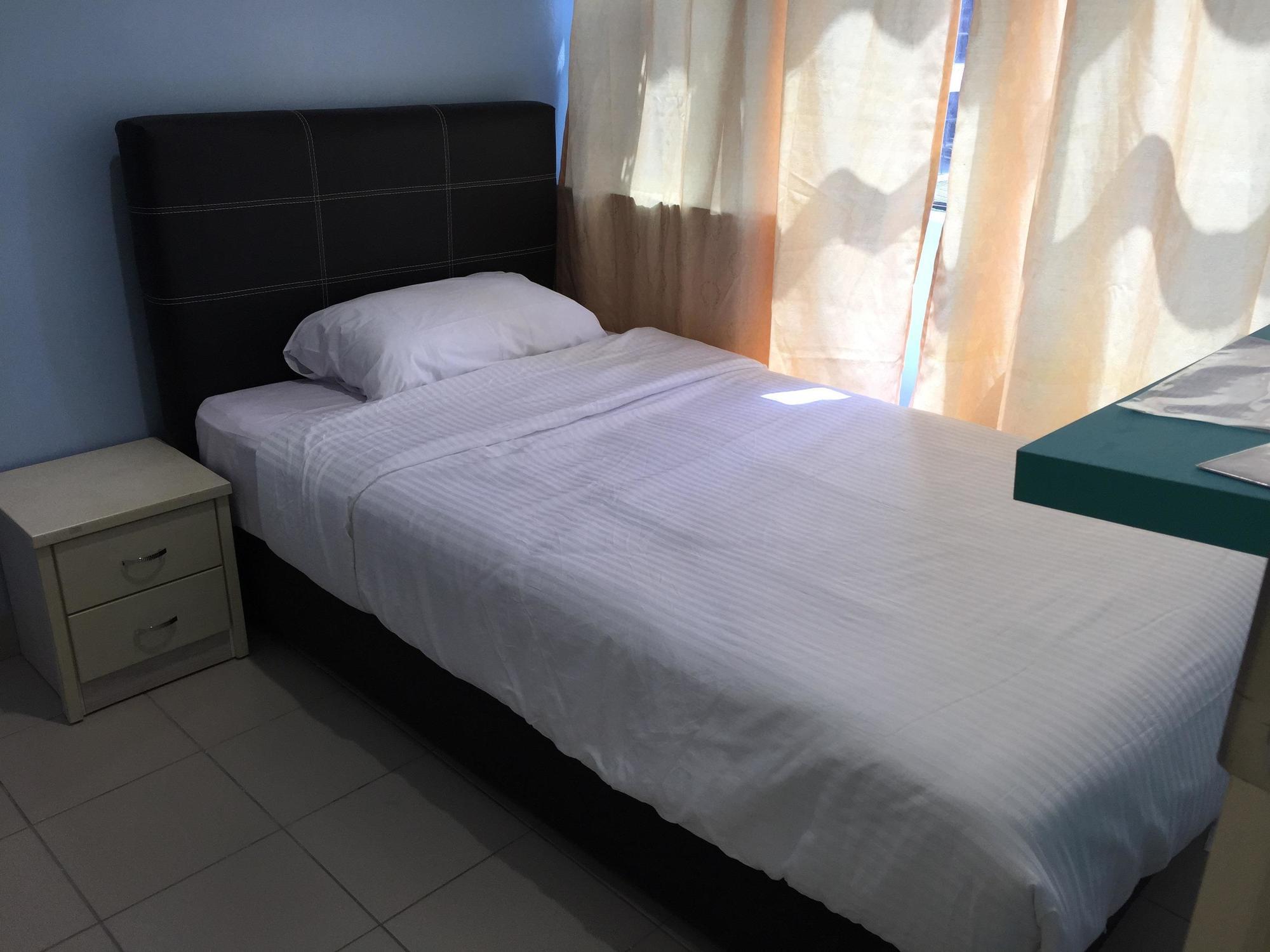 Miri Budget Inn Экстерьер фото