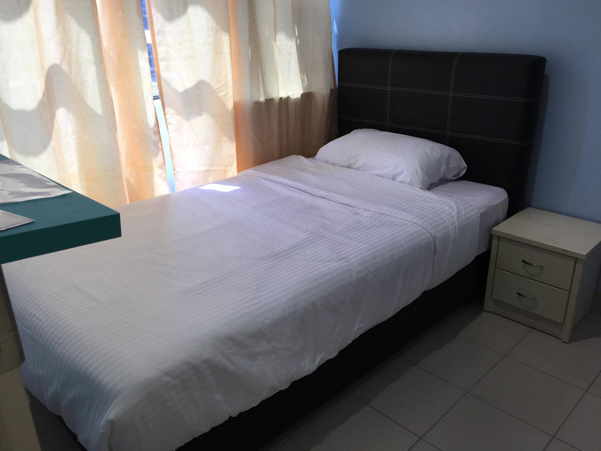 Miri Budget Inn Экстерьер фото